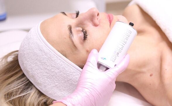 Endosphere Facial Skin Therapy alang sa usa ka Makapalagsik nga Epekto